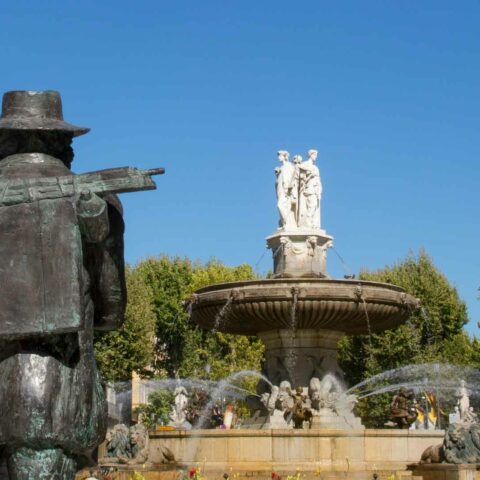 Statue de Cezanne devant la fontaine de la Rotonde
